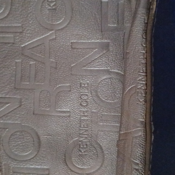 Kenneth Cole Little Purse - Picture 3 of 6